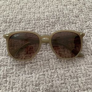 Ray Ban RB4306 Beige
